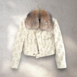 The Baumer in cream & gold jacquard with short fox collar in greige with brooch