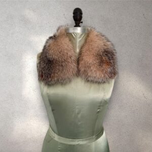 The short fox collar in brown