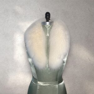 Mid length fox collar in white fur