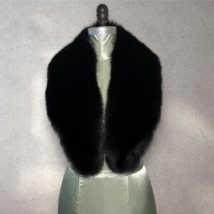 Long fox collar in black fur