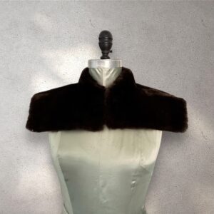 The "Military" fur collar in Black