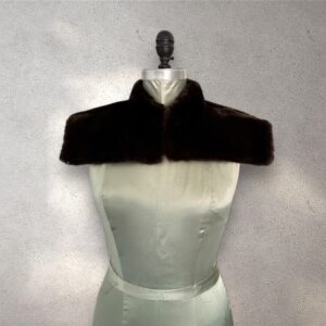The "Military" fur collar in Black